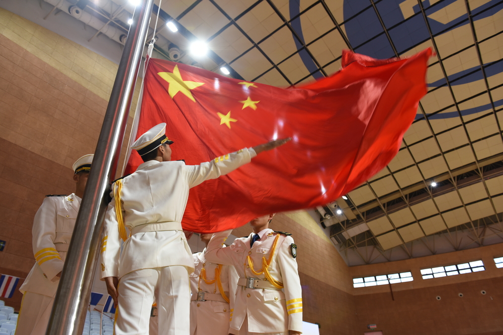 举行升国旗6️⃣、奏唱国歌仪式